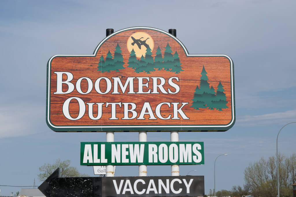 Boomers Outback Motel sign